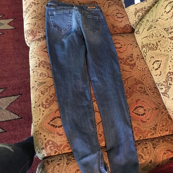 Skinny jeans with distressed details - Picture 3 of 4